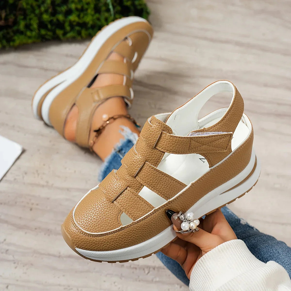 Livraison Gratuite – BQODQO® Sandales Confort Ajustables pour Femme avec Fermeture Auto-Agrippante – Ajustement Parfait pour Pieds Fins ou Larges